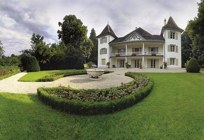 Schloss Wylihof with its baroque garden, fountain and box parterre