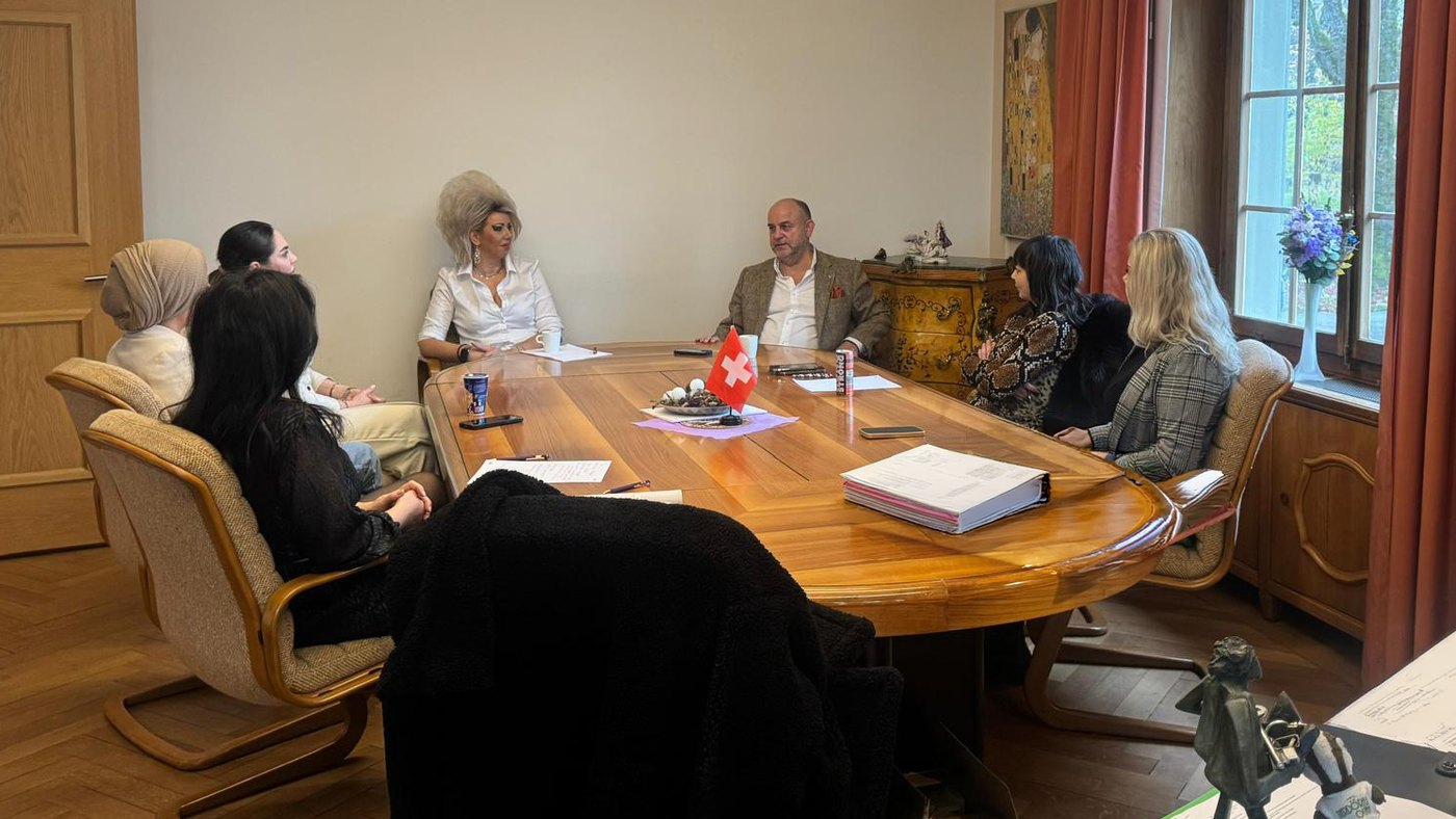 A meeting at the round table in a salon at the seat of CIFA